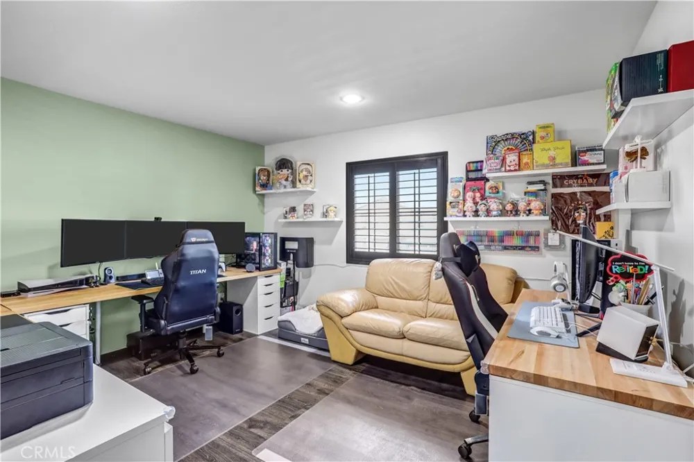 16765 Buttonwood Fontana, CA 92336