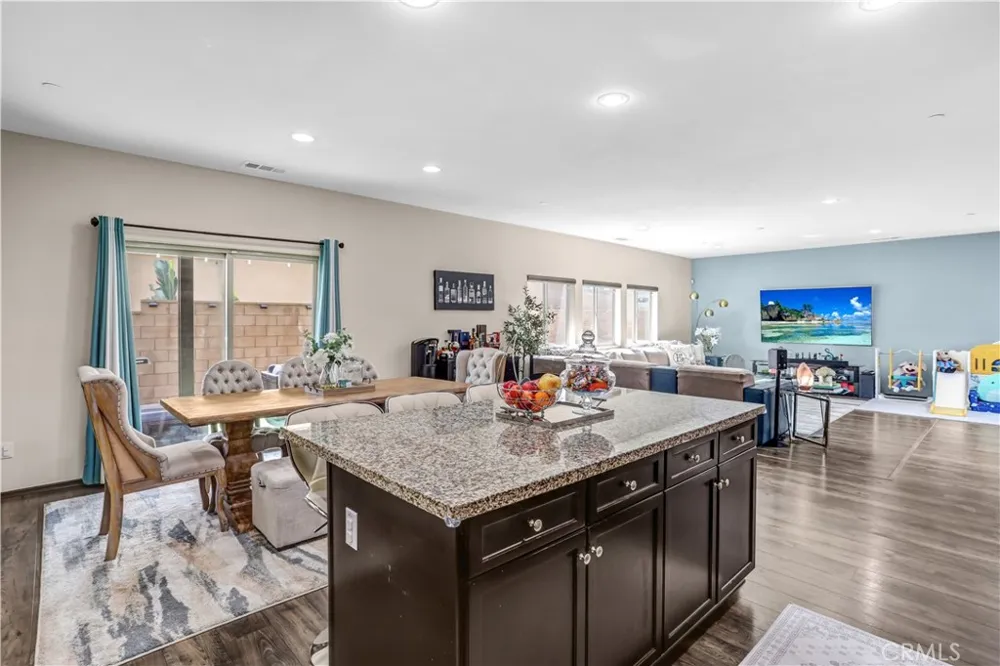 16765 Buttonwood Fontana, CA 92336