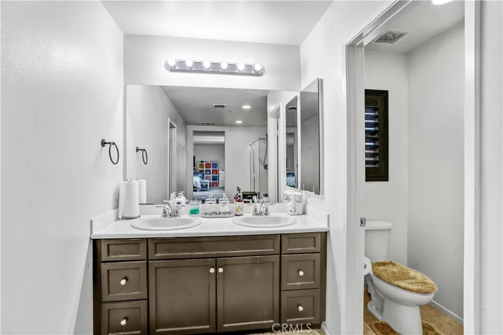 16765 Buttonwood Fontana, CA 92336