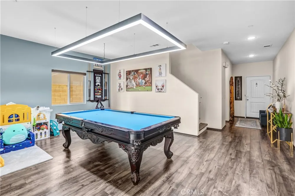 16765 Buttonwood Fontana, CA 92336