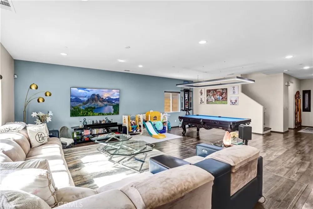 16765 Buttonwood Fontana, CA 92336