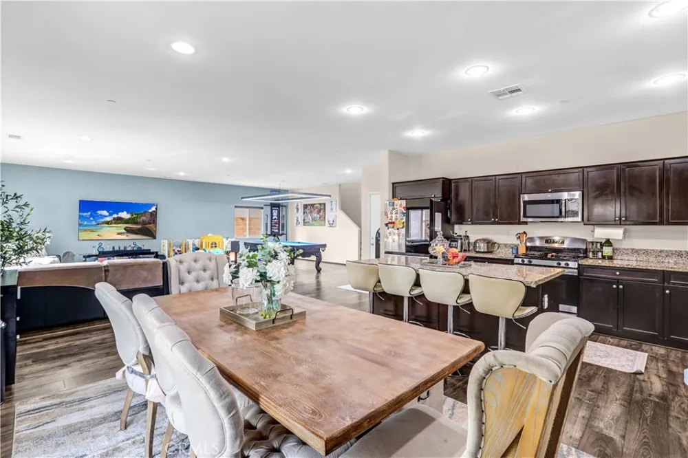 16765 Buttonwood Fontana, CA 92336