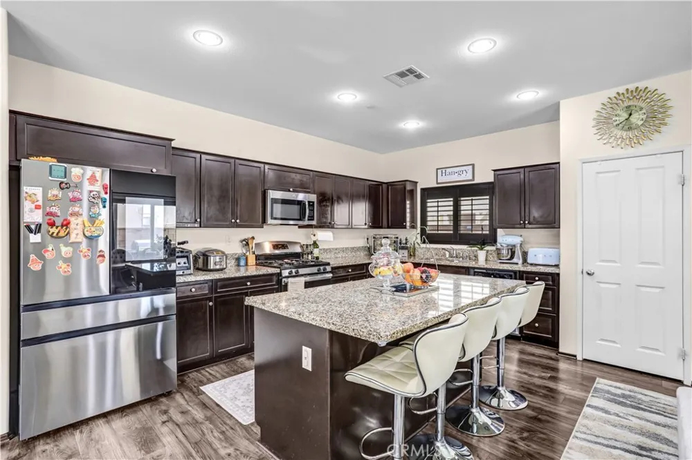 16765 Buttonwood Fontana, CA 92336