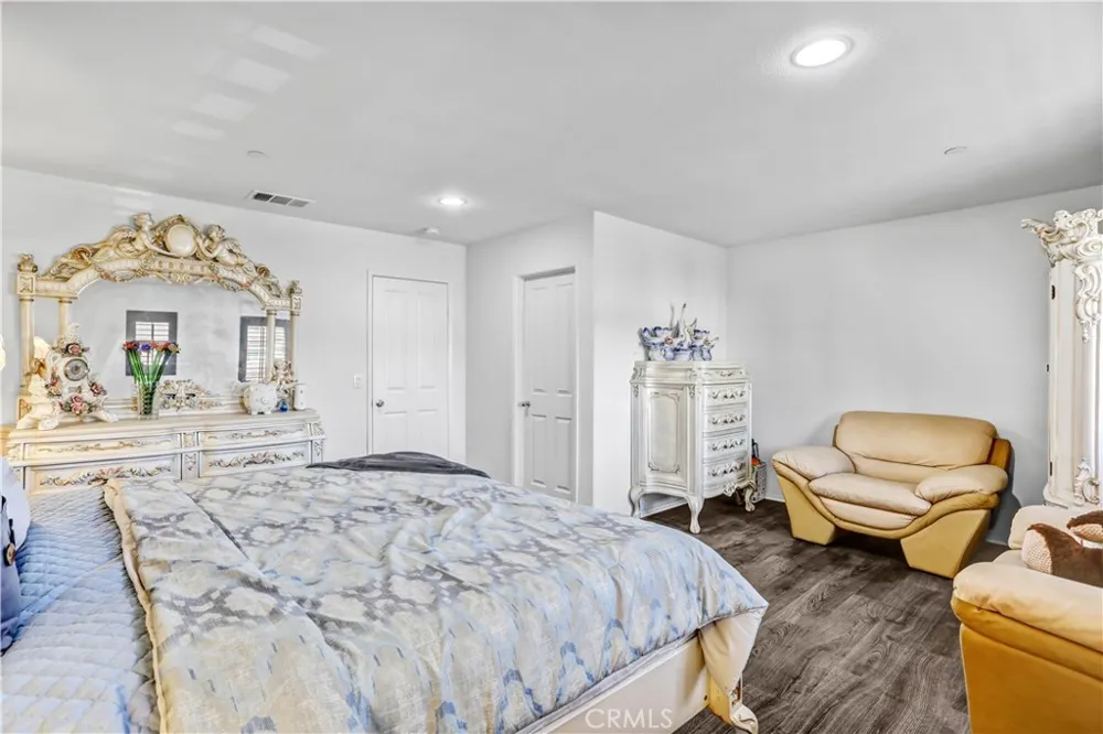 16765 Buttonwood Fontana, CA 92336