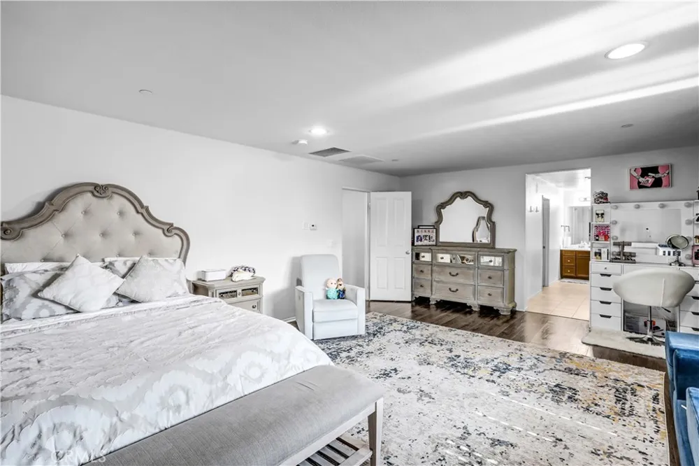 16765 Buttonwood Fontana, CA 92336