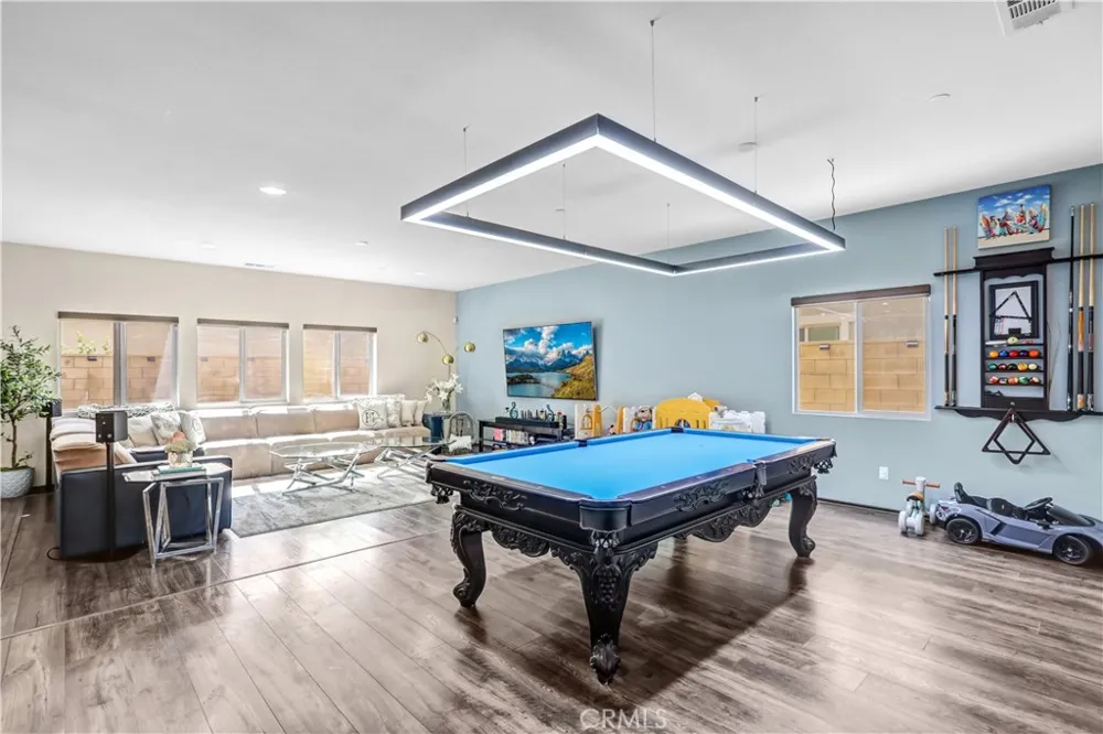 16765 Buttonwood Fontana, CA 92336
