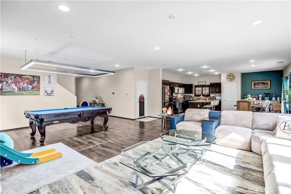 16765 Buttonwood Fontana, CA 92336