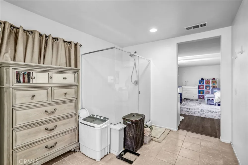 16765 Buttonwood Fontana, CA 92336