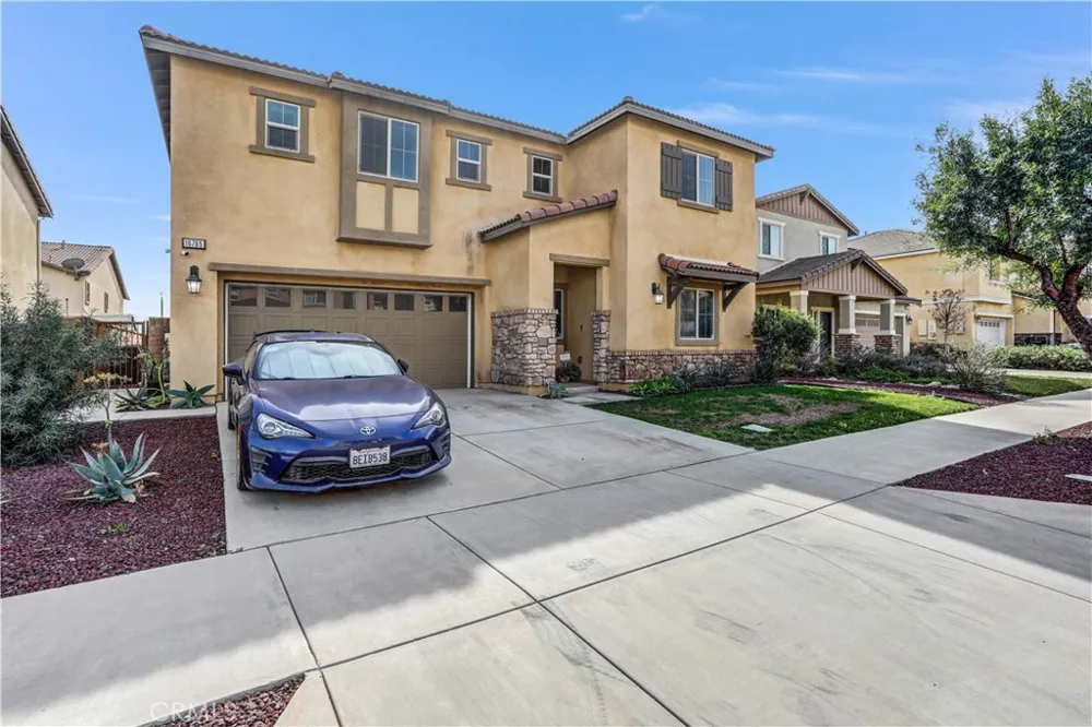 16765 Buttonwood Fontana, CA 92336