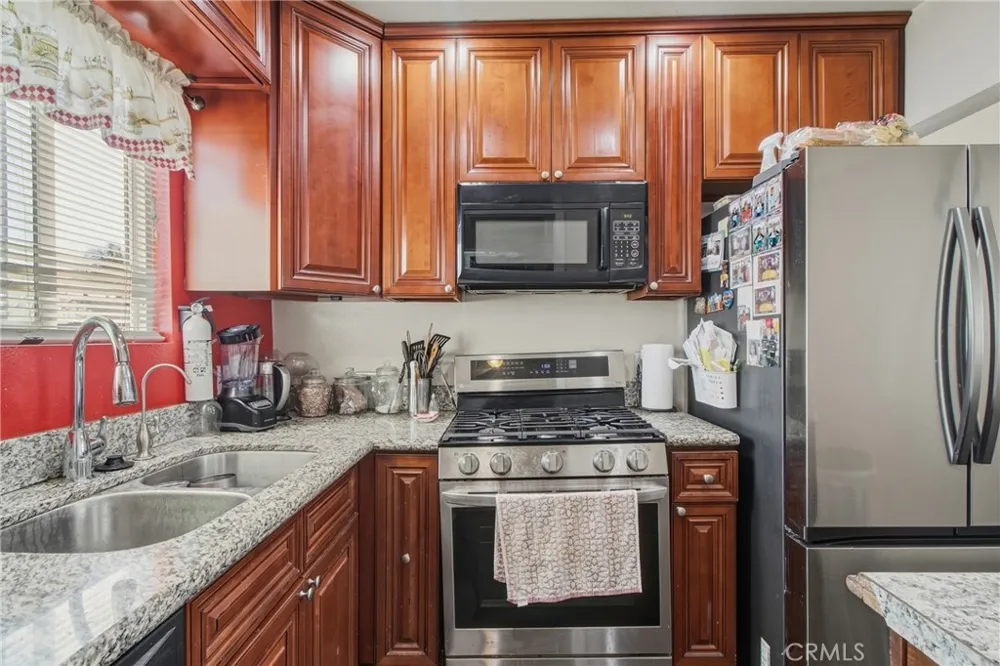 1006 Matthisen Compton, CA 90220