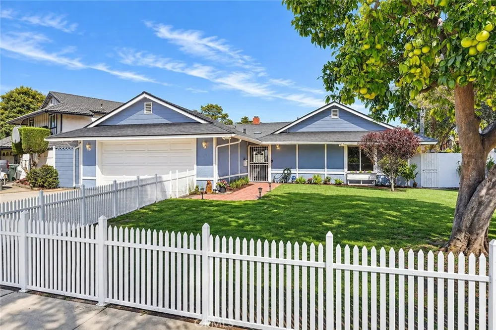 1630 E Edgecomb Covina, CA 91724