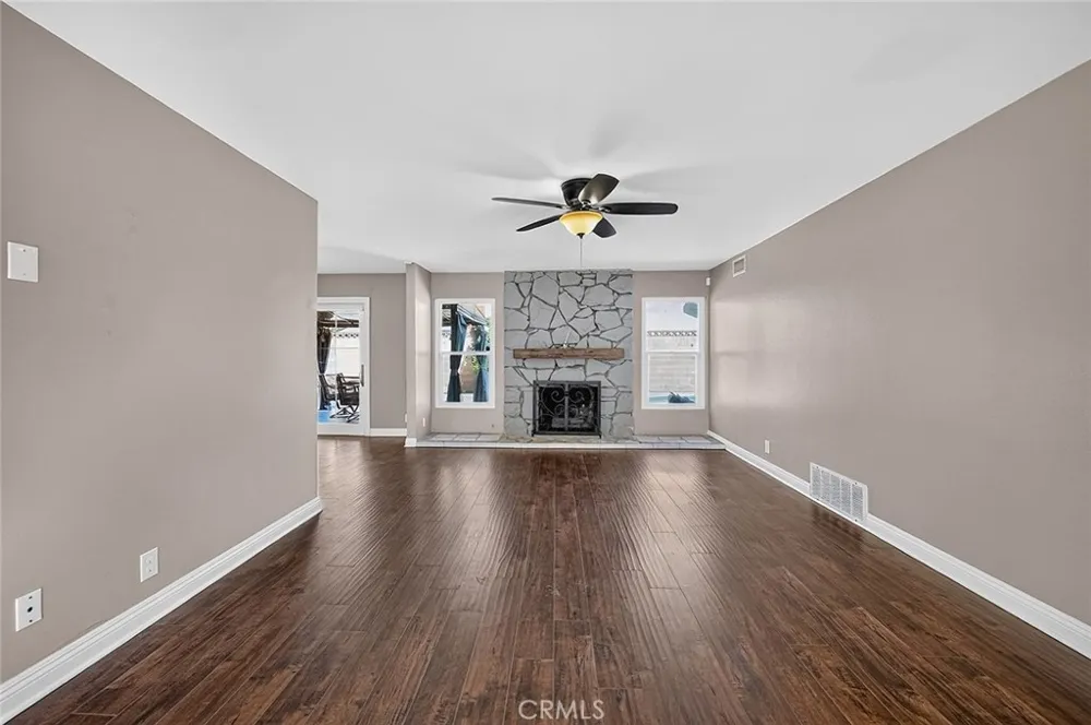 1630 E Edgecomb Covina, CA 91724