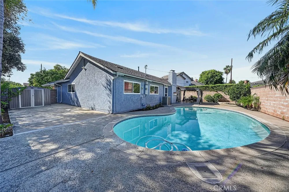 1630 E Edgecomb Covina, CA 91724