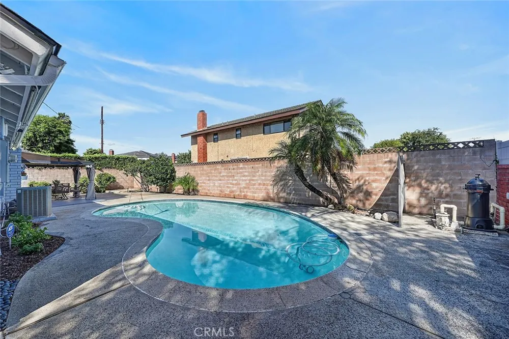1630 E Edgecomb Covina, CA 91724