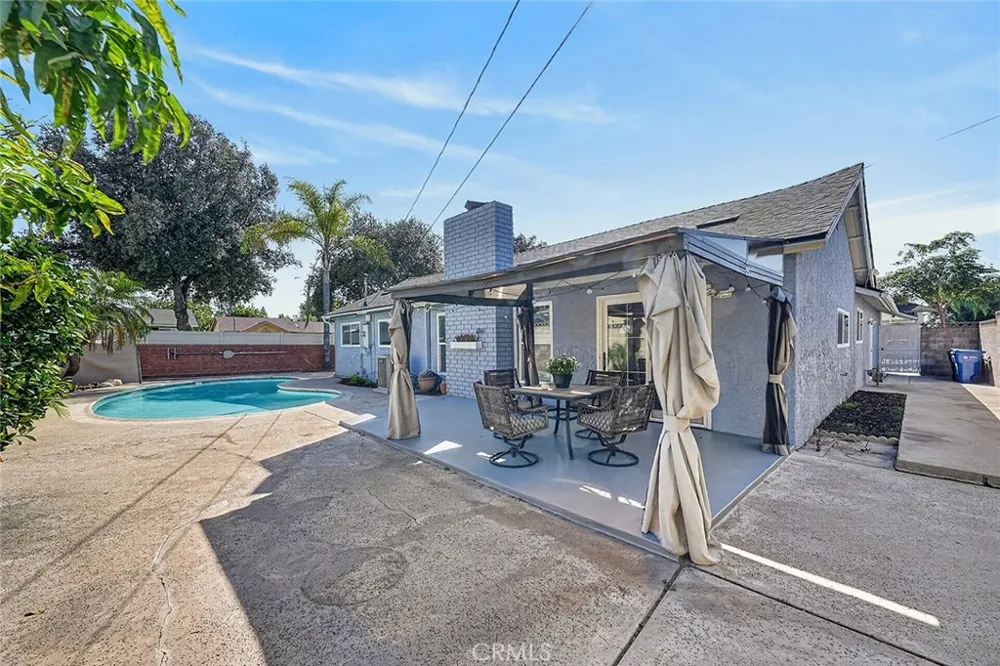 1630 E Edgecomb Covina, CA 91724
