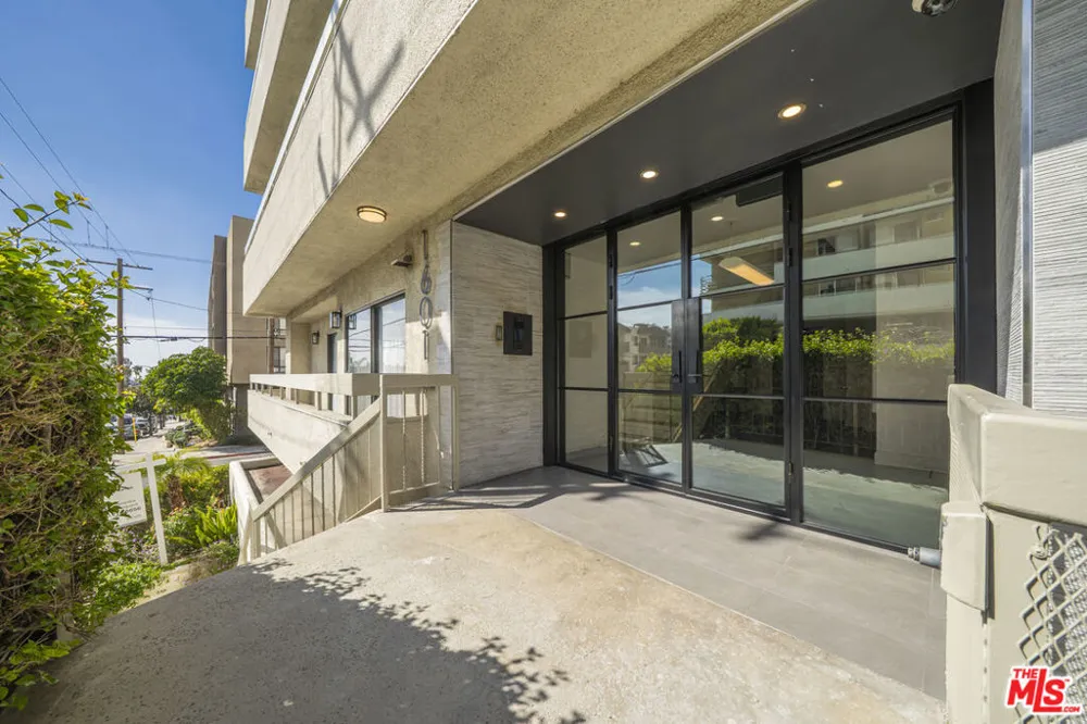 1601 Fuller Avenue #303 Los Angeles, CA 90046