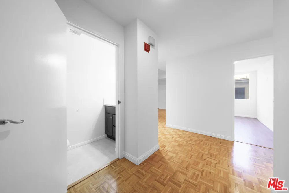 1601 Fuller Avenue #303 Los Angeles, CA 90046