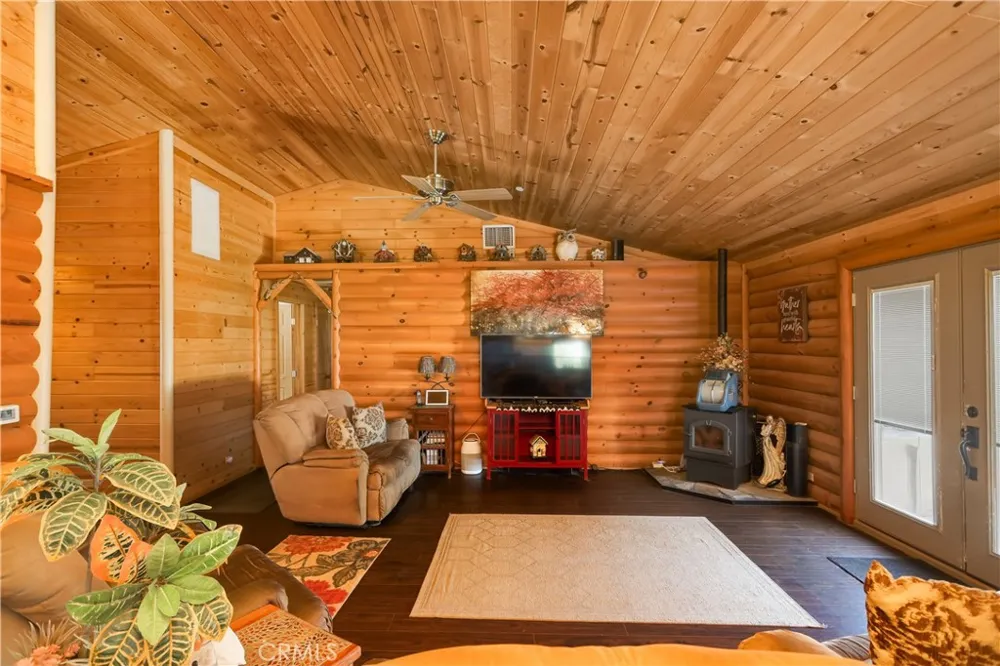 9569 E Avenue Y8 Littlerock, CA 93543