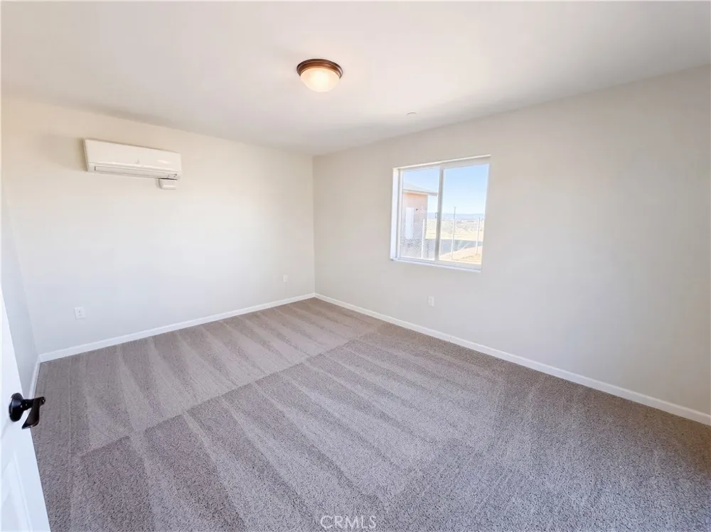14100 Nightshade Apple Valley, CA 92307