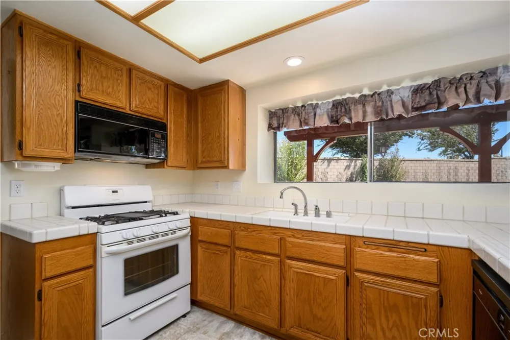 38016 Ranier Palmdale, CA 93552
