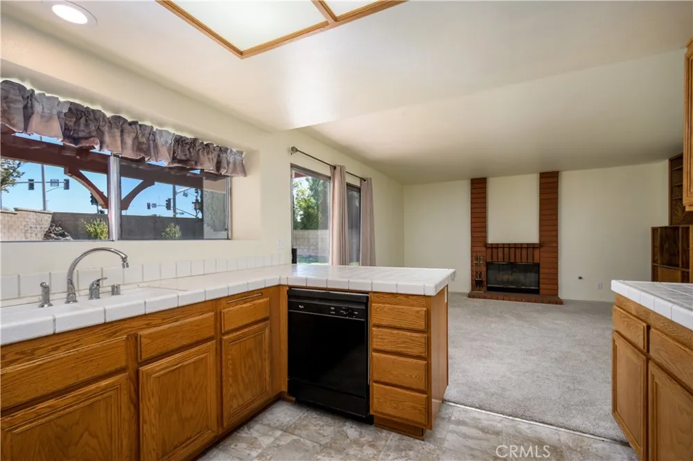 38016 Ranier Palmdale, CA 93552