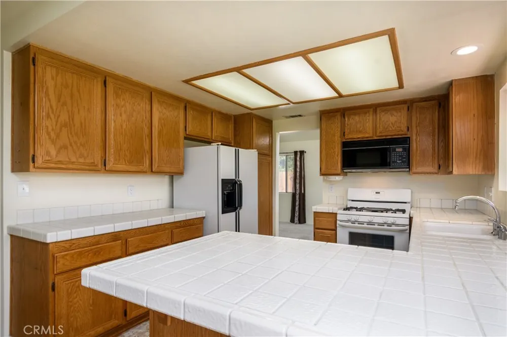 38016 Ranier Palmdale, CA 93552