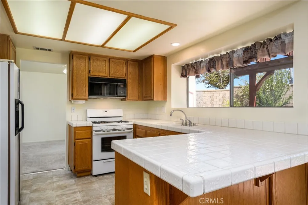 38016 Ranier Palmdale, CA 93552