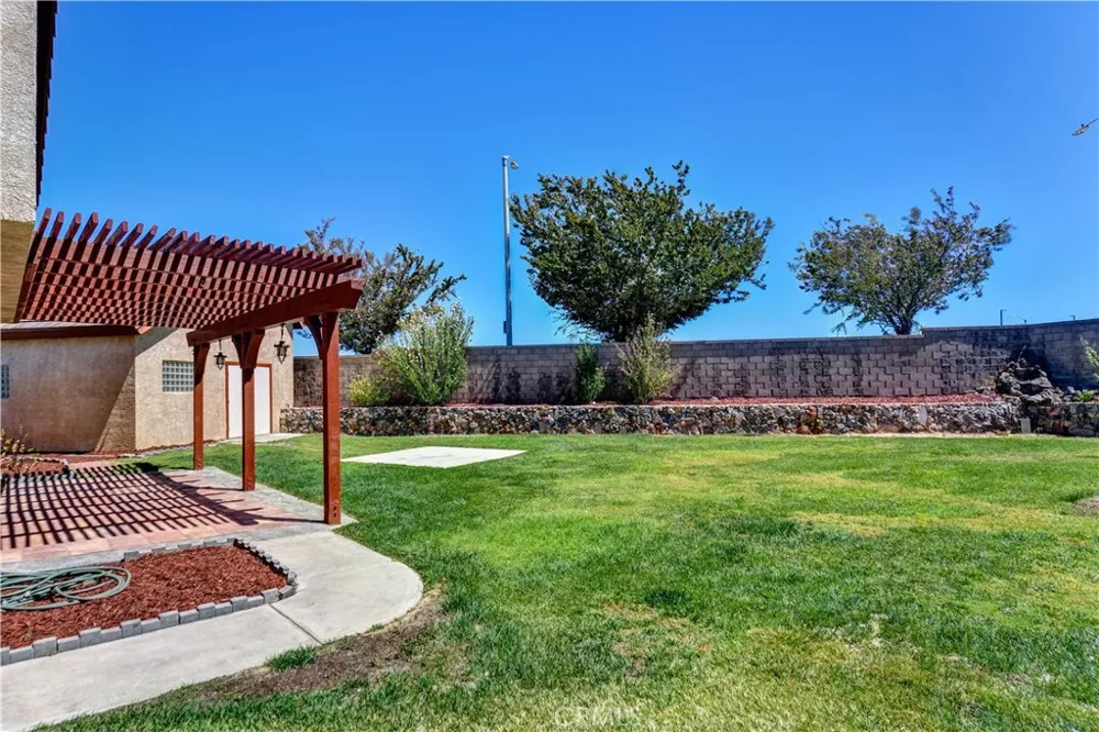 38016 Ranier Palmdale, CA 93552
