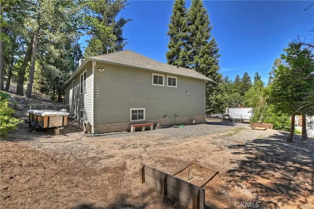 26548 Blackfoot E Rimforest, CA 92378