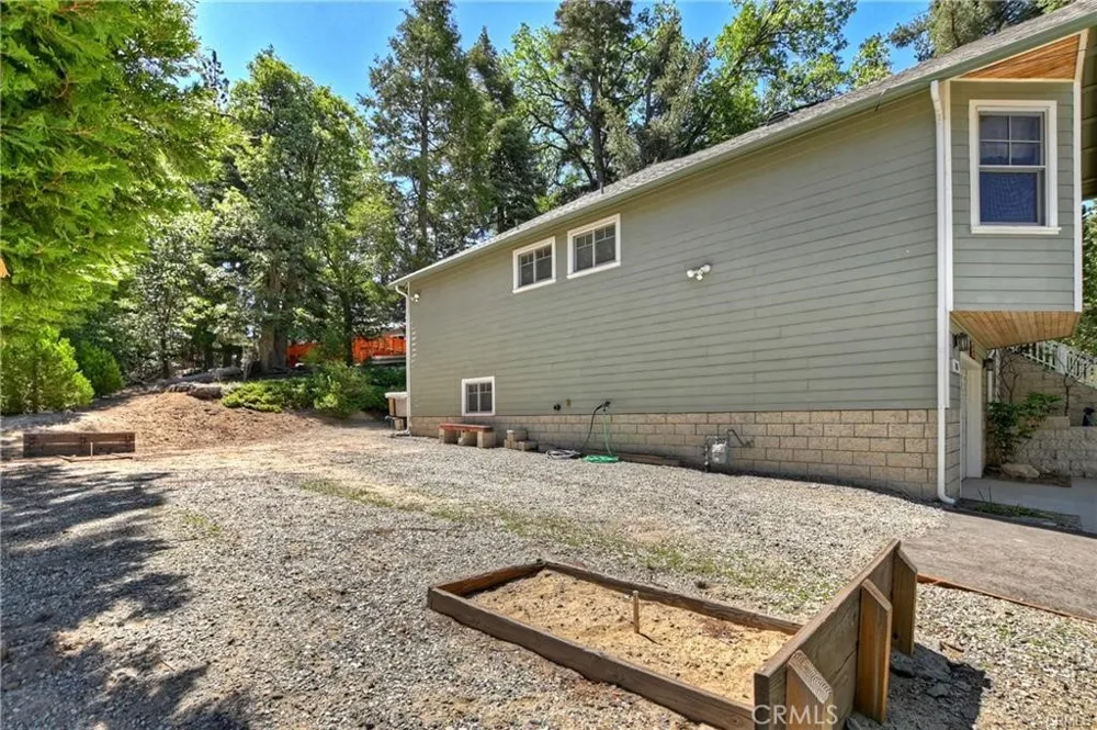 26548 Blackfoot E Rimforest, CA 92378