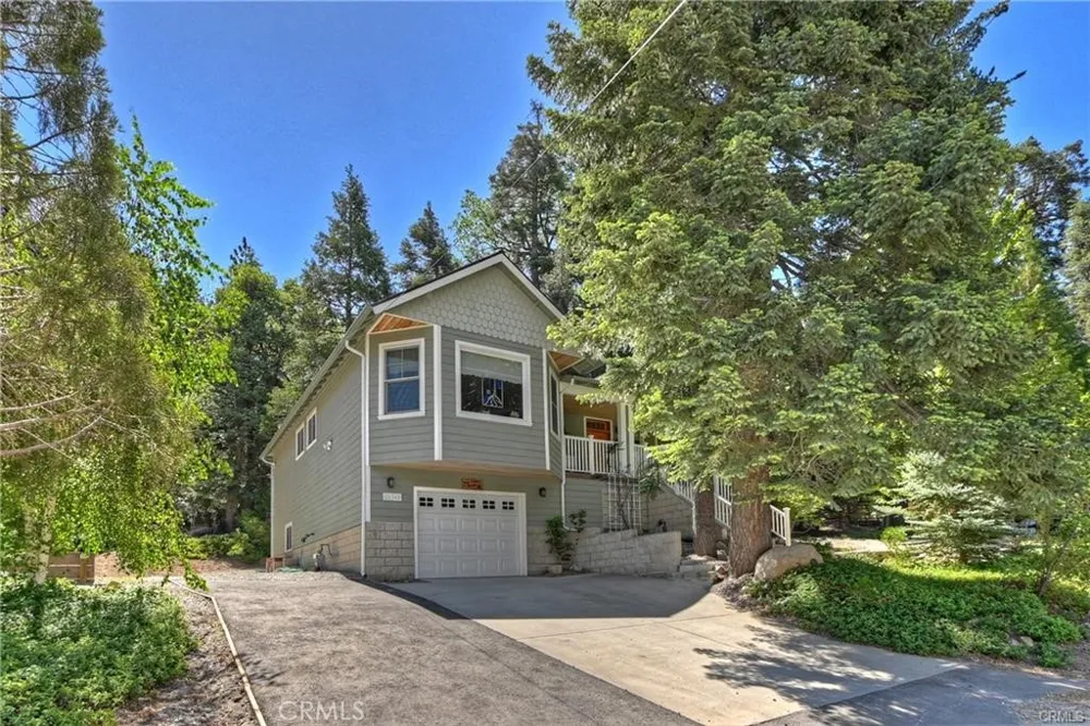 26548 Blackfoot E Rimforest, CA 92378