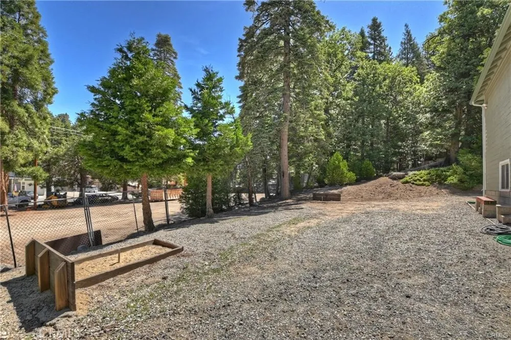 26548 Blackfoot E Rimforest, CA 92378