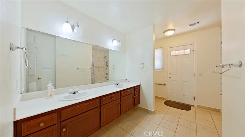814 Lisa Street Palmdale, CA 93551