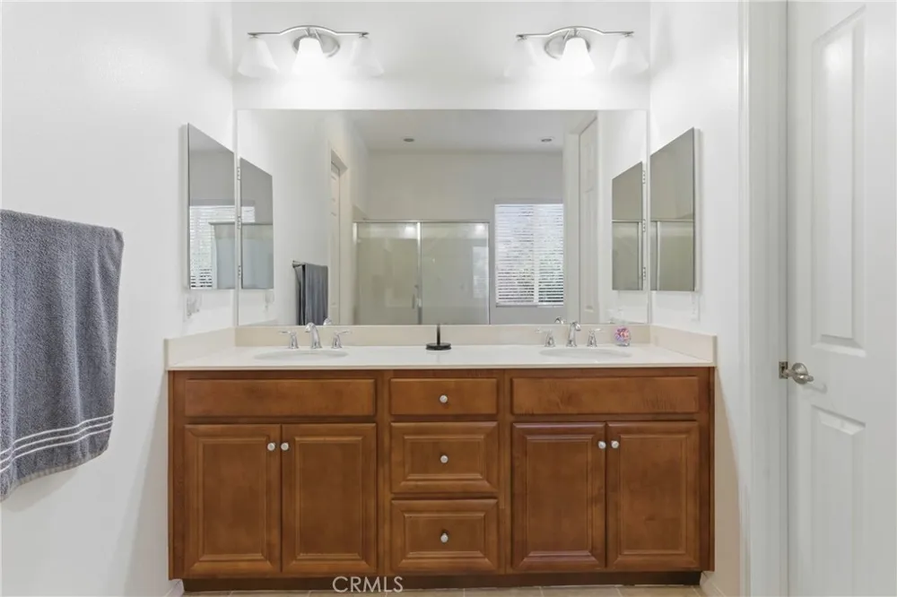 9810 Richland Hills Lane Bakersfield, CA 93306