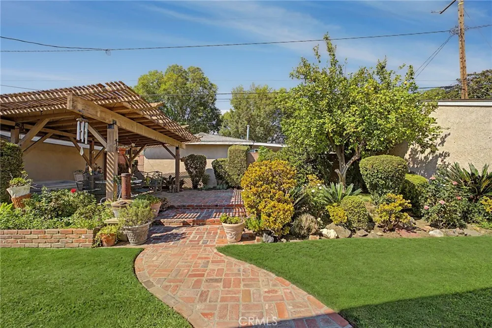 347 W Leeside Glendora, CA 91741