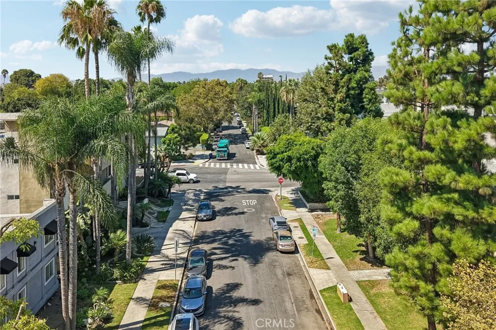4358 Mammoth Avenue #14 Sherman Oaks, CA 91423
