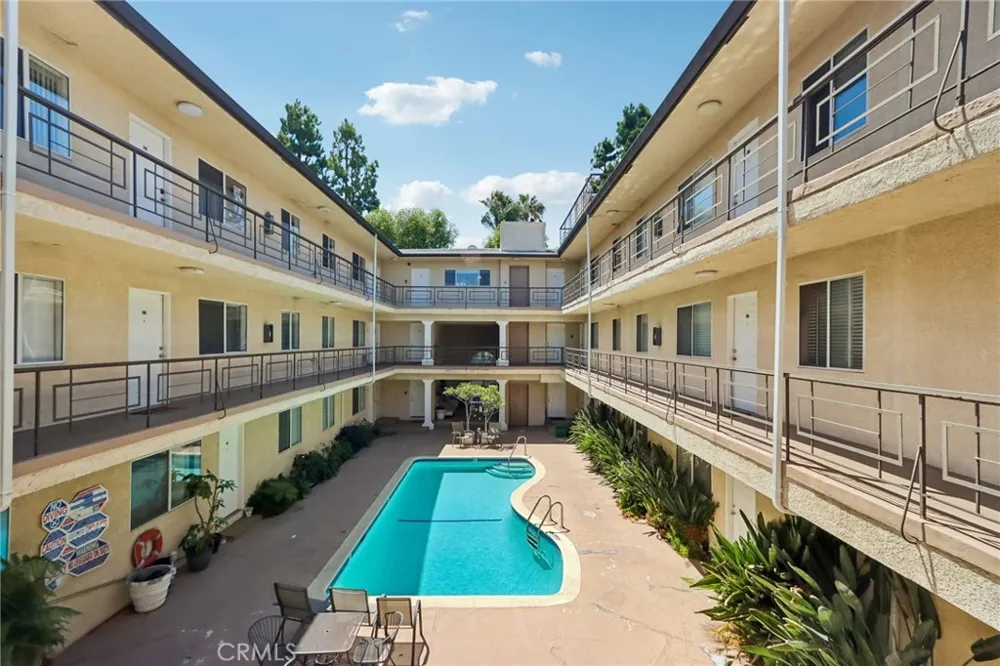 4358 Mammoth Avenue #14 Sherman Oaks, CA 91423