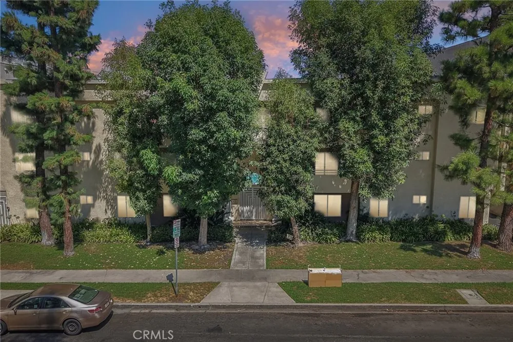 4358 Mammoth Avenue #14 Sherman Oaks, CA 91423