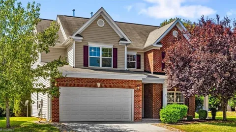 289 Water Lily Circle