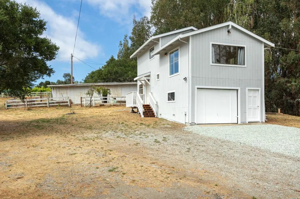 1100 Spring Hills Drive Watsonville, CA 95076