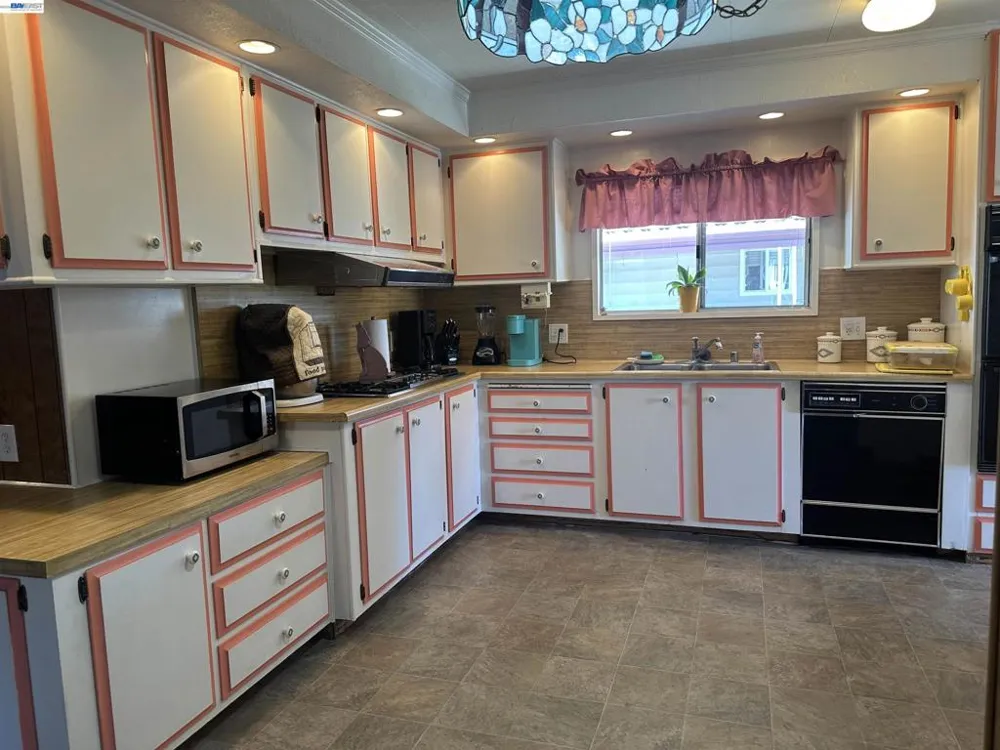 965 New England Village Dr. Hayward, CA 94544