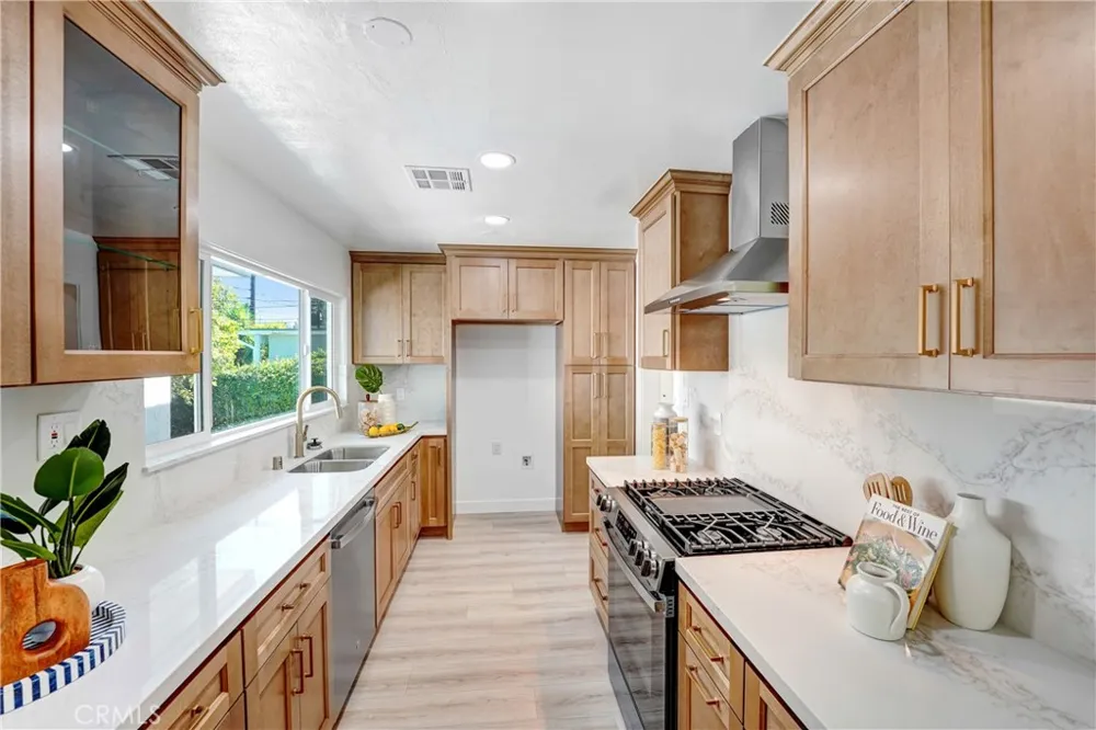 20919 Costanso Street Woodland Hills, CA 91364