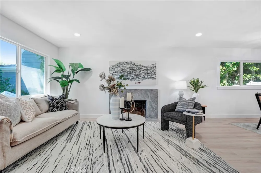 20919 Costanso Street Woodland Hills, CA 91364