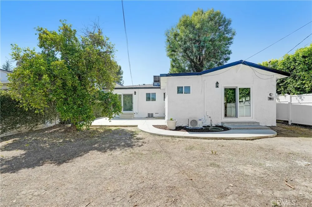 20919 Costanso Street Woodland Hills, CA 91364
