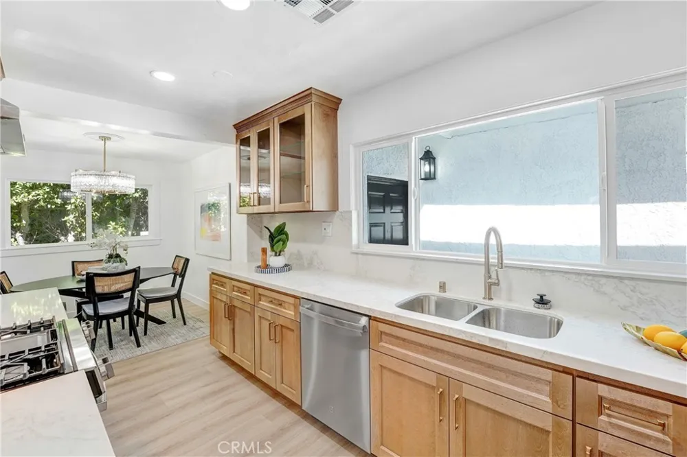 20919 Costanso Street Woodland Hills, CA 91364