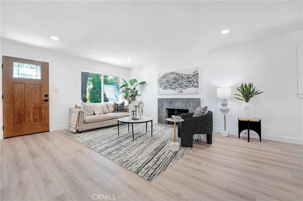 20919 Costanso Street Woodland Hills, CA 91364