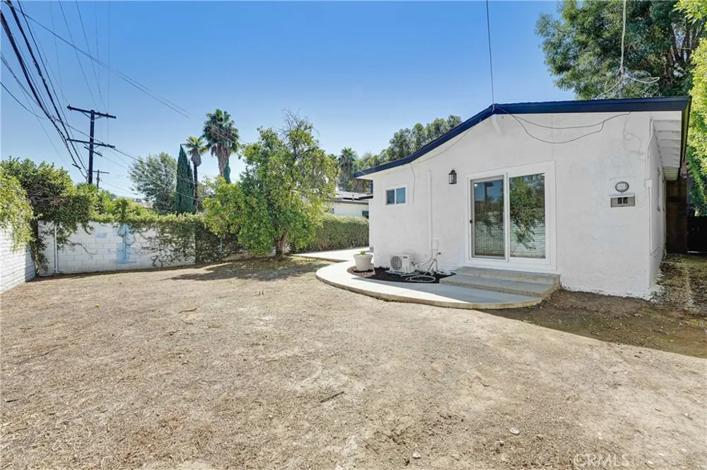 20919 Costanso Street Woodland Hills, CA 91364