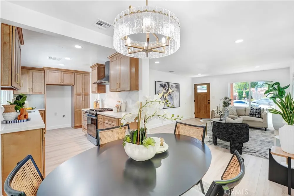 20919 Costanso Street Woodland Hills, CA 91364