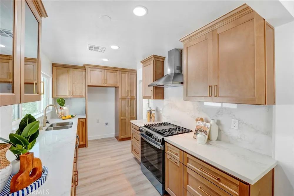 20919 Costanso Street Woodland Hills, CA 91364