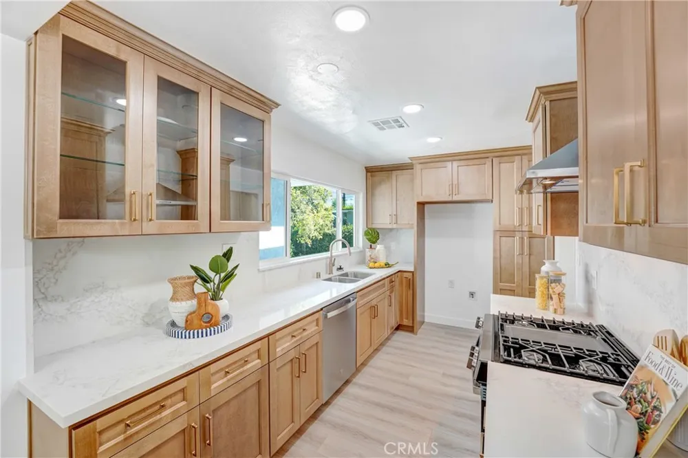 20919 Costanso Street Woodland Hills, CA 91364